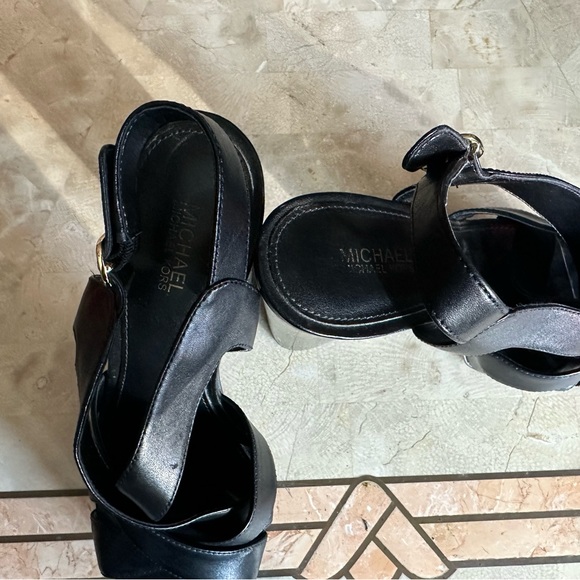 Michael Kors heels size 6M. - Picture 2 of 3